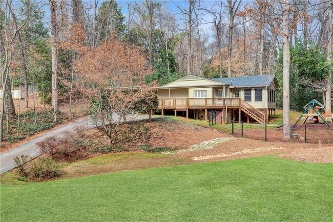 Photo - 155 Worth Dr NW