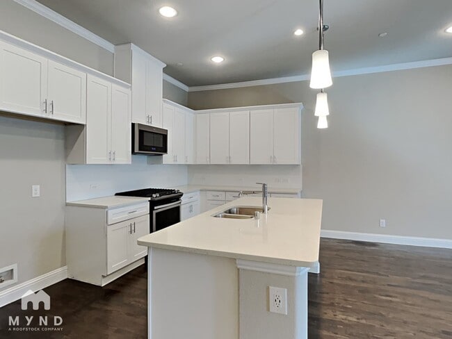 Photo - 2805 Lindale Dr
