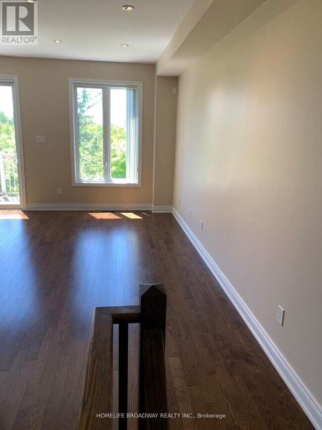 Photo - 720 Wendy Culbert Cres