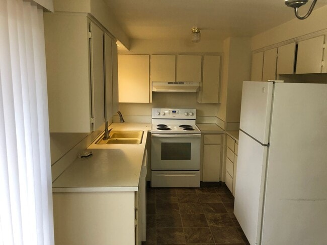 Photo - Large 3 Bed, 2 Bath Split Level Home in Newberg- Landscaping Included