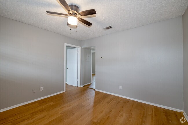 2BR, 1BA - 680SF - Living Area - Caldwell Courts