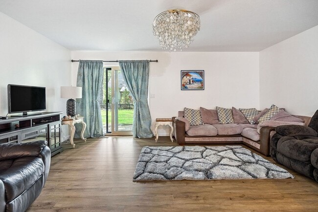 Photo - Spacious rental in desirable neighborhood ...