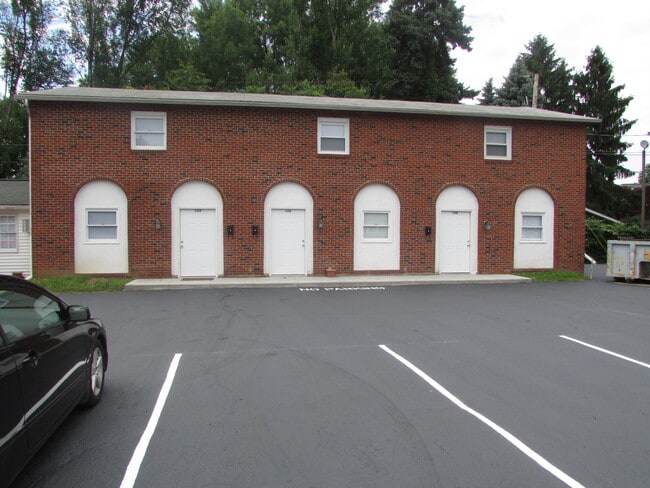 Building Photo - 132 6th Dr SE