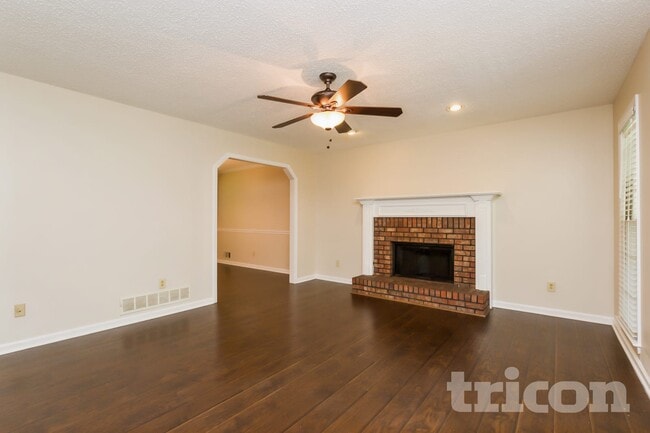 Photo - 329 Stratford Dr