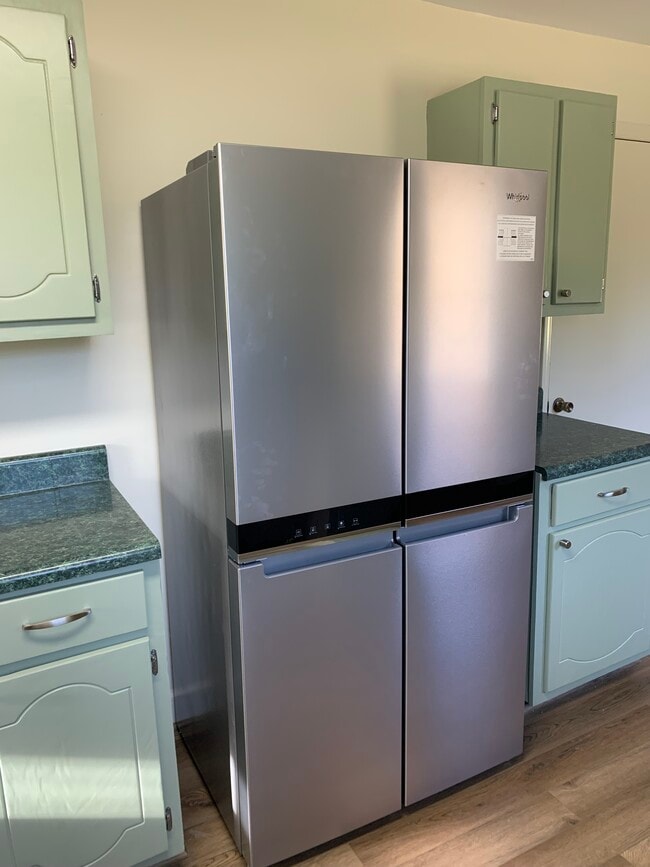 Photo - 611 Poplar St