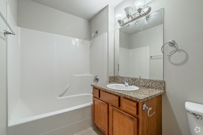 1BR, 1BA - 700SF - Bathroom