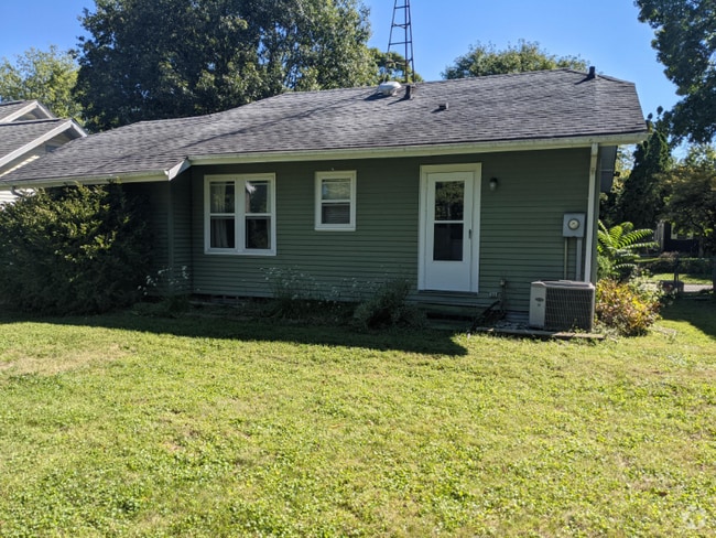 Building Photo - 613 Rundell St Rental