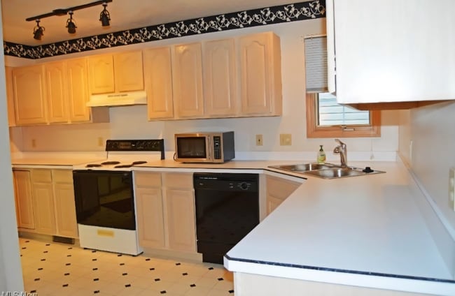 Photo - 16548 Sunwood Oval