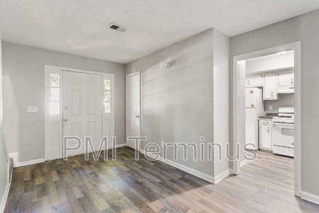 Photo - 5005 Hawthorne Ct