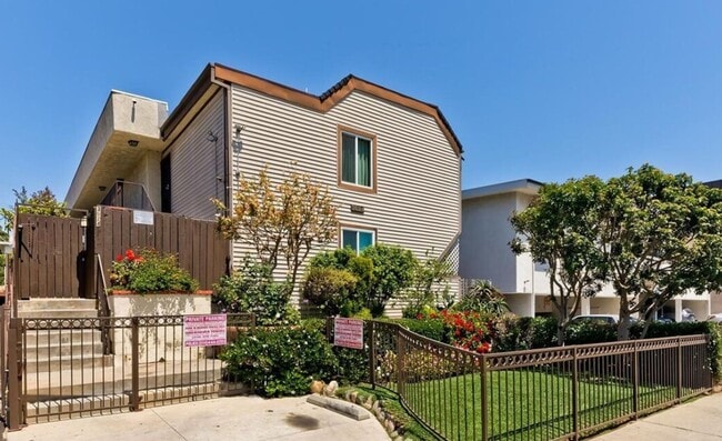Building Photo - Spacious Westside 2 Bedroom with Balcony, Upgraded Bathrooms & 2 Gated Parking Spaces