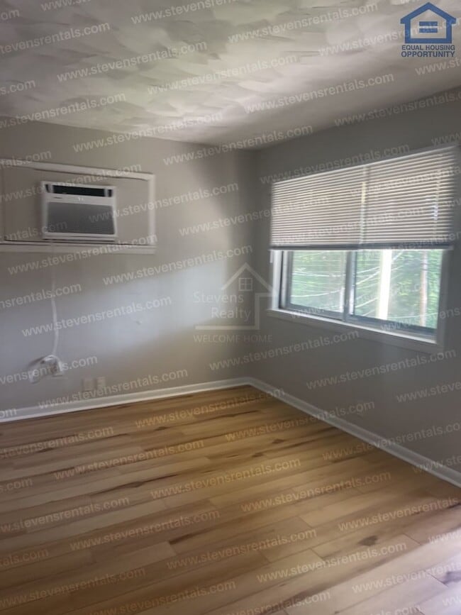 Photo - 5417 Slayton Ave