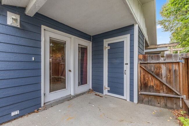 Photo - 4039 Cambridge Dr