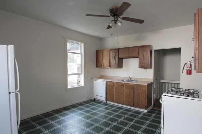 Building Photo - 435 Franklin Ave Unit 2