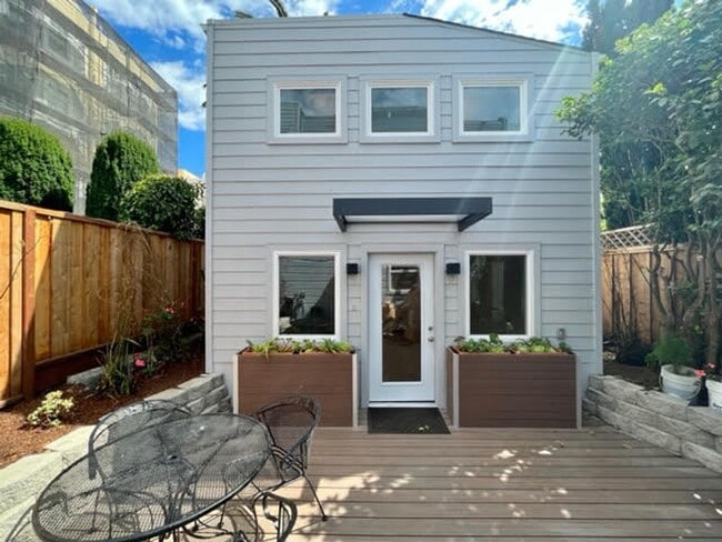 Building Photo - Recently Constructed, Fully Detached, Garden Unit, Utilities Included! Price Reduced!