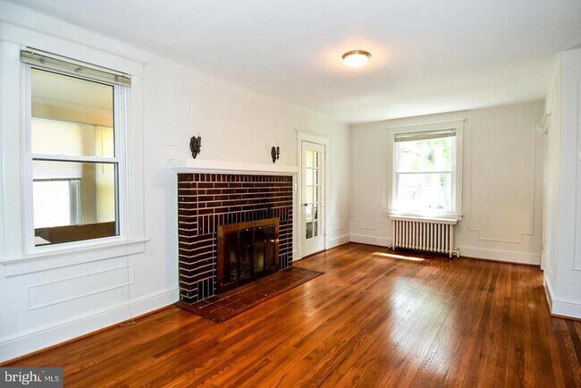Photo - 633 24th St S