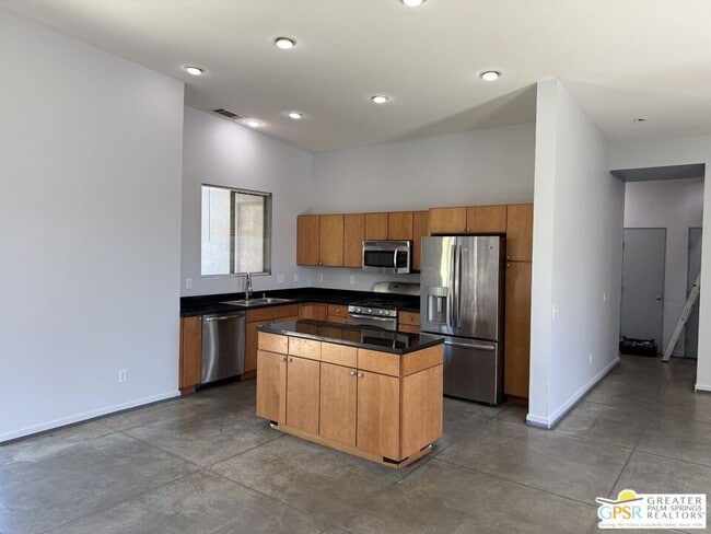67608 Long Canyon Ln