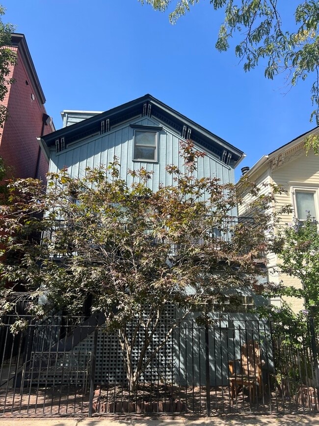 Building Photo - 1704 N Sedgwick St Unit 1 Rental