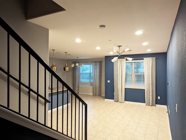 Building Photo - 2880 Donnell Dr Unit 2802