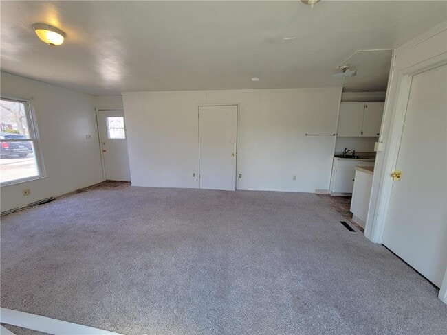 Photo - 518.5 E Walnut St
