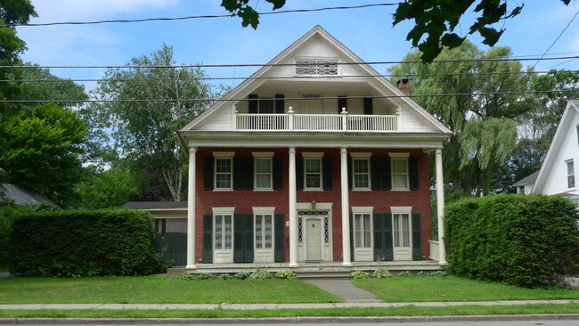 Building Photo - 20 Main St Unit Main House