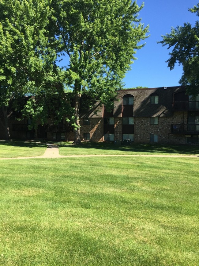 Pheasant Run Apartments For Rent in Cedar Rapids, IA