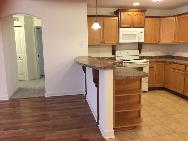 Building Photo - 2724 Hidden Dr