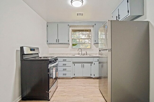 Photo - 1041 Hickory Ln