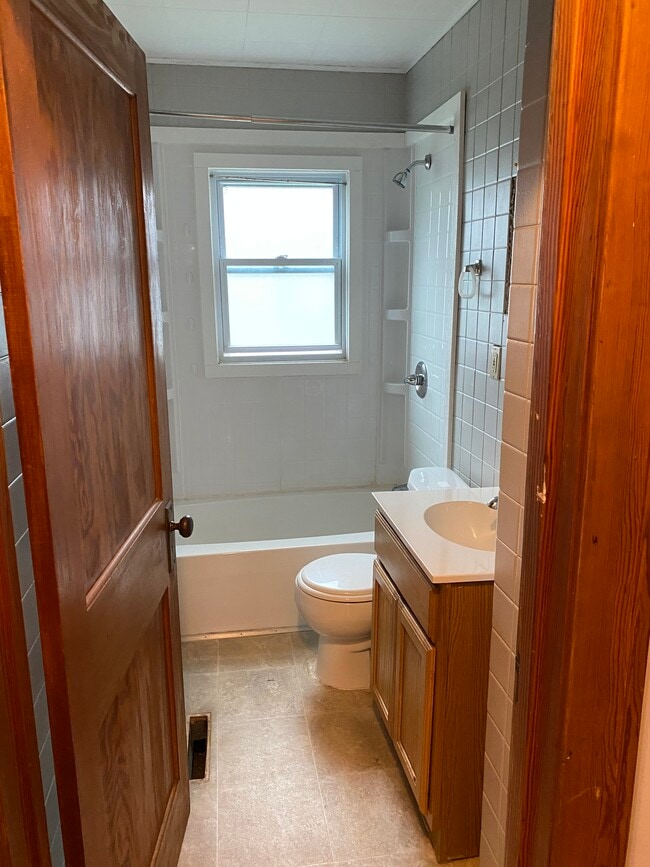 Photo - 1321 Baker St