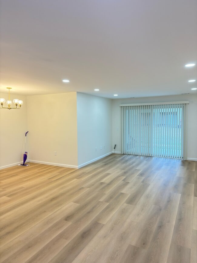 6619 Ridgefield Cir