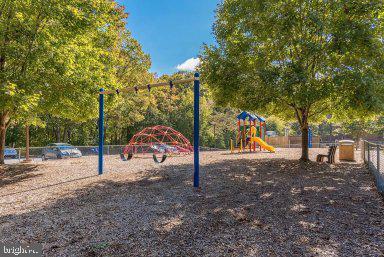 Photo - 11232 Chestnut Grove Square Unit 20