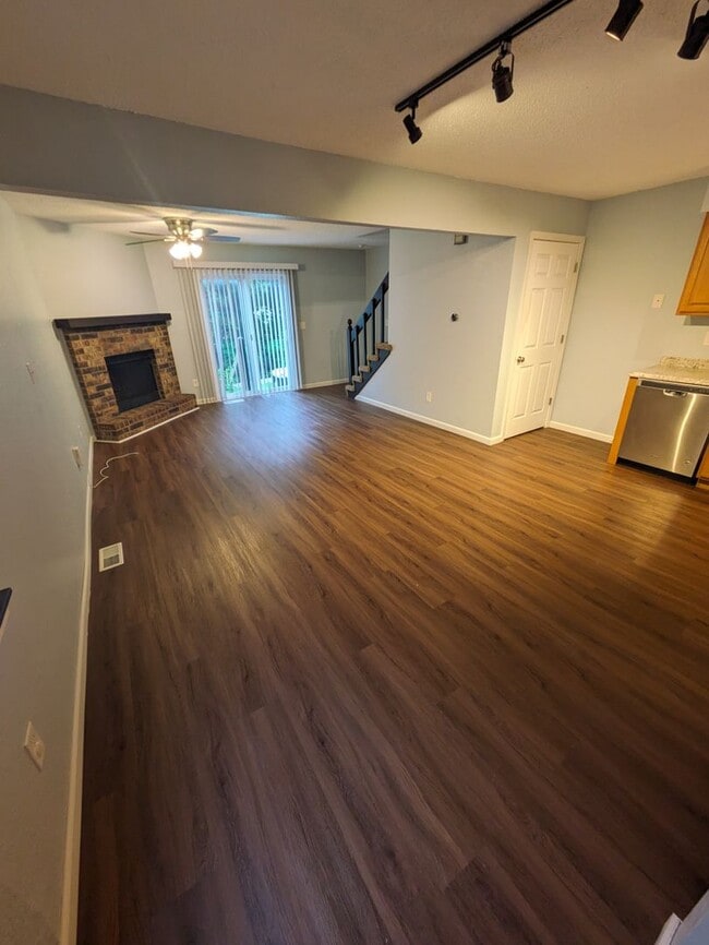 Photo - 307 NE Timbercreek Dr