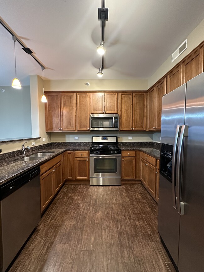 Building Photo - 5N426 Rohlwing Rd Unit 1 Rental