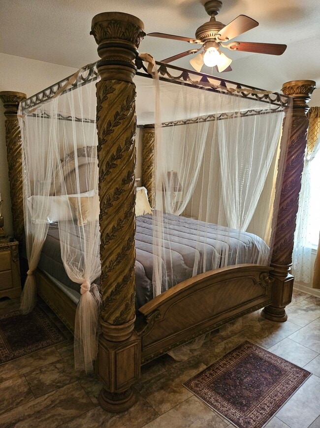 Photo - 900 Yi Dr Unit Side B