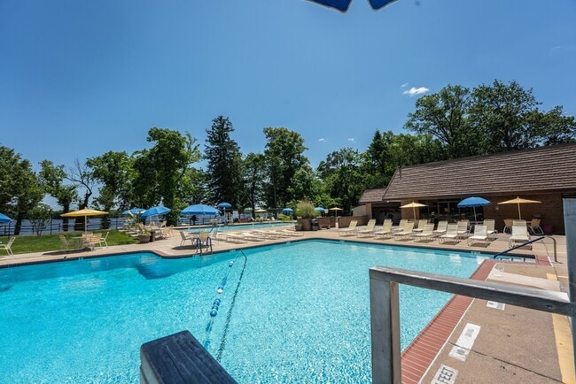 Delaire Landing Riverside Resort Style Pools - Delaire Landing