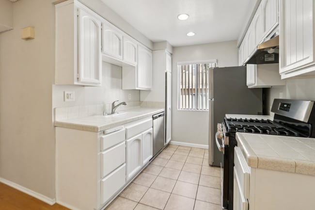 Photo - 725 E Providencia Ave Unit 206