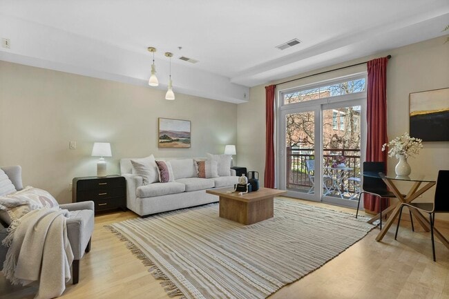 Photo - 1037 Williamson St Unidad 107