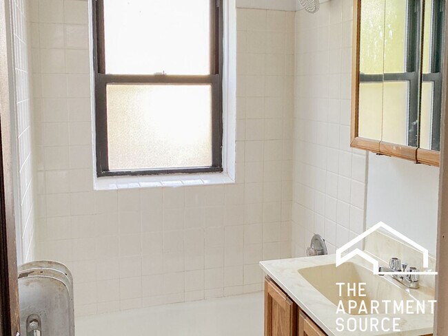 Photo - 1448 W Cornelia Ave Unit 2