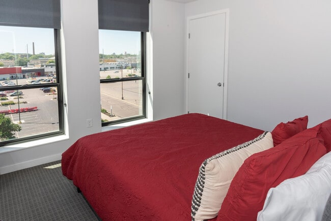 2BR_4