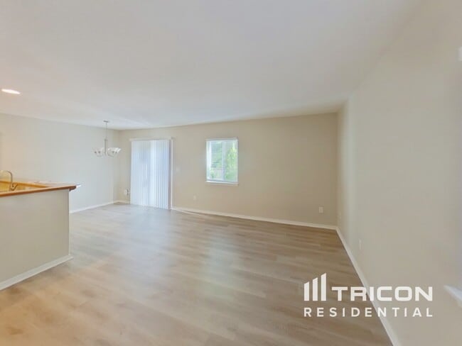 Photo - 1811 NE 89th Cir