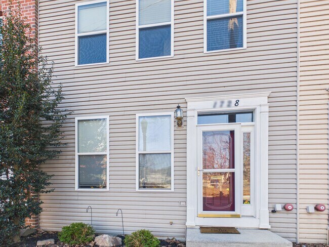 Photo - Spacious 3 Bedroom on 3rd St