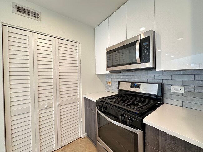 843 W Grace St Unit 102i