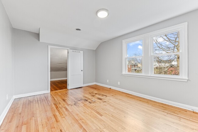 Photo - 2921 Glenmore Ave Unidad 2