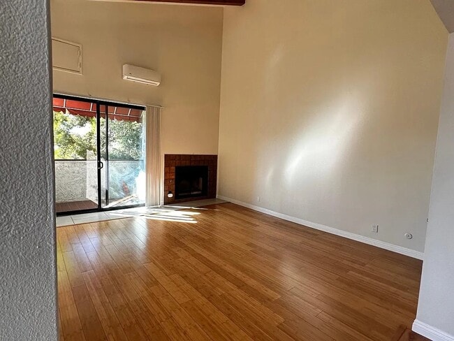 Building Photo - 4542 Coldwater Canyon Ave Unit 8B