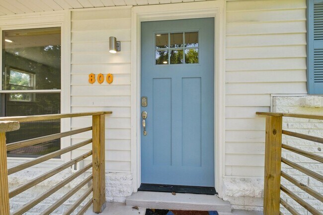 Photo - 800 Oak St