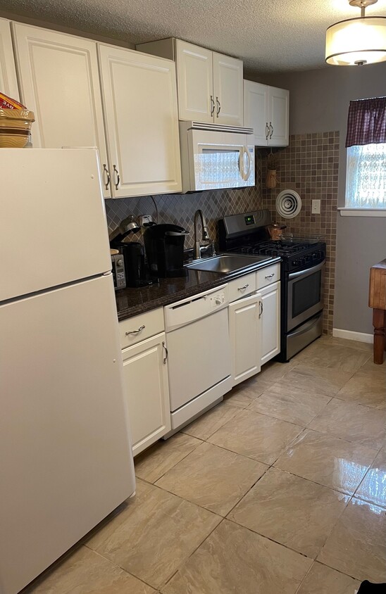 Photo - 65 Sigwin Dr (Wallingford, CT)