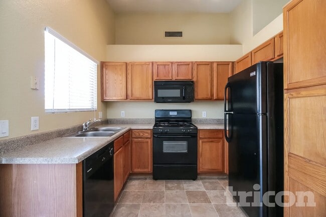 Photo - 16169 W Buchanan St