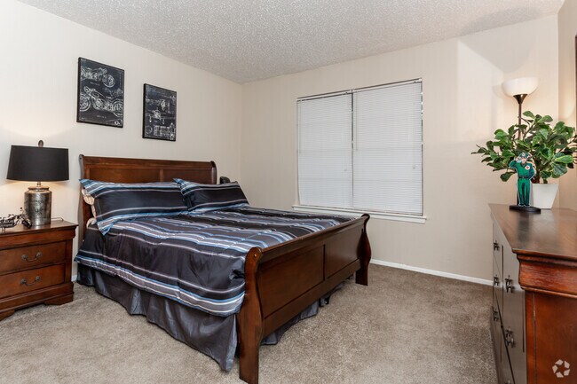 1BR,1BA-750SF