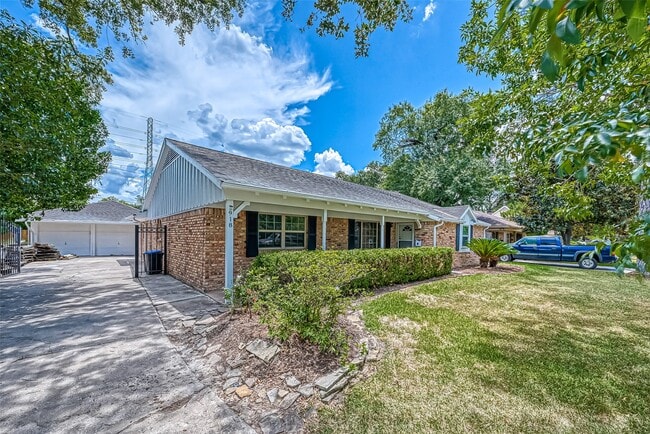 Photo - 918 Wycliffe Dr