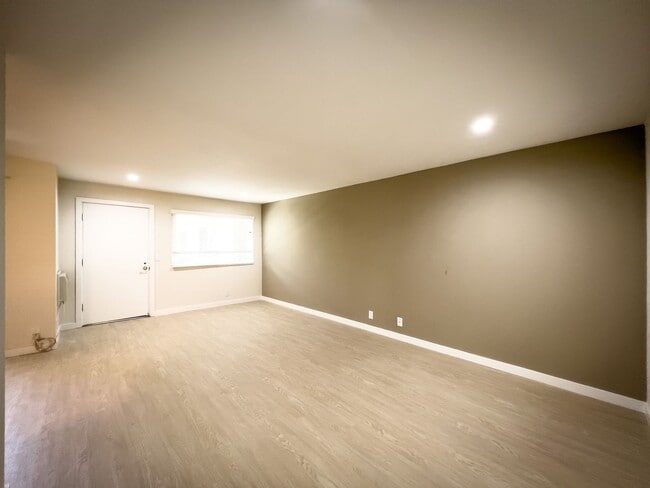 bag373 - bag373 Apartment Unit 208