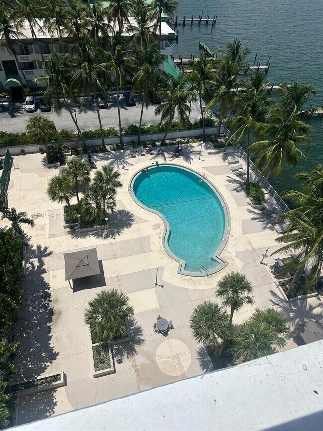 1865 79th Street Causeway Unidad 11H